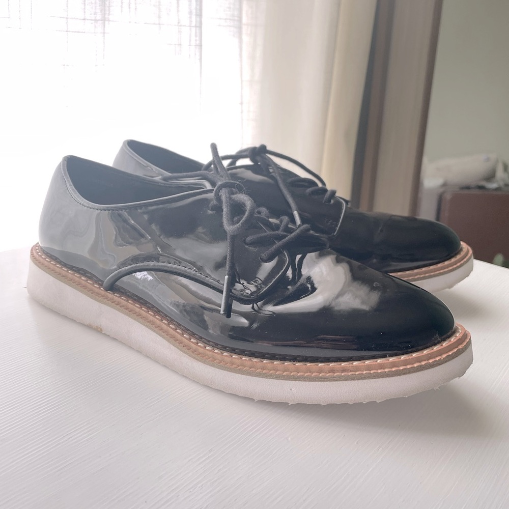 Black patent Oxford shoes